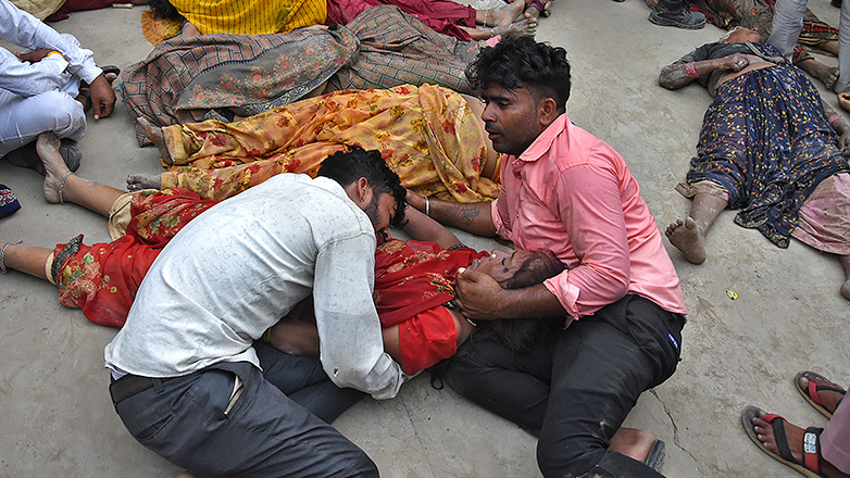 Ινδία: 121 οι νεκροί από το ποδοπάτημα σε θρησκευτική συνάθροιση Ινδουιστών