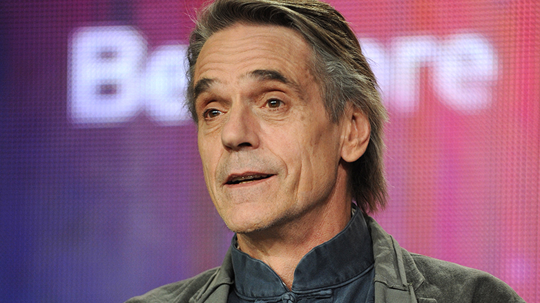 Τζέρεμι Άιρονς: Θα υποδυθεί τον πατέρα της Τζένιφερ Άνιστον στο «Morning Show»