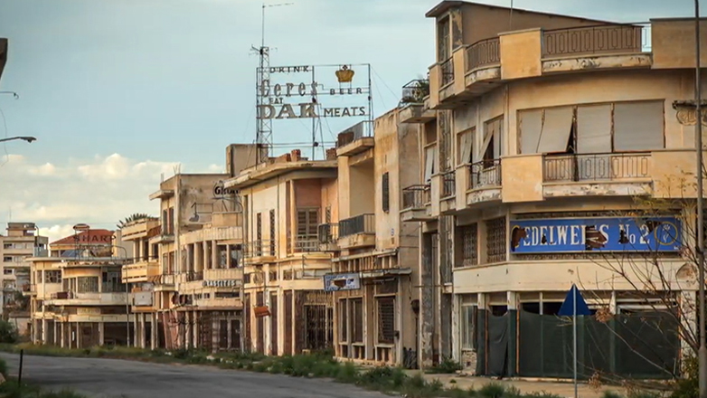 «Αμμόχωστος 3,5%»: Η μεγάλη φωτογραφική έκθεση του Σωτήρη Δανέζη για την πόλη-φάντασμα της Κύπρου