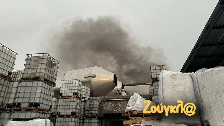 Φωτιά δίπλα σε εργοστάσιο πλαστικών στον Ταύρο – Βίντεο της «Ζούγκλας»