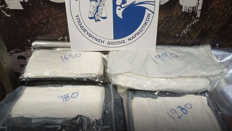 Οι πετσέτες από τις ΗΠΑ, η «μητέρα από την Πάτρα» και ο ομογενής με την πισίνα