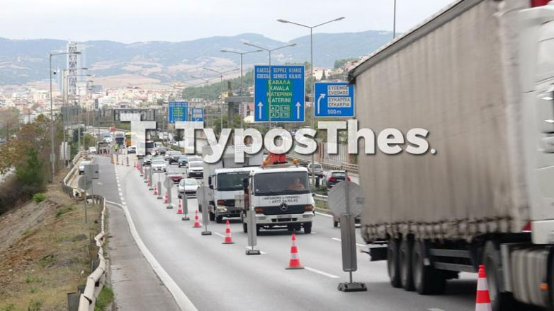 Κυκλοφοριακή αναστάτωση από ανατροπή φορτηγού στον Περιφερειακό στη Θεσσαλονίκη