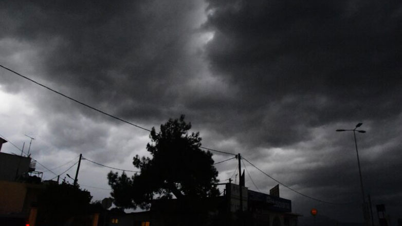 Κακοκαιρία: Σφοδρές καταιγίδες και χαλάζι στο μεγαλύτερο μέρος της χώρας – Πάνω από 400 κεραυνοί στην Αττική