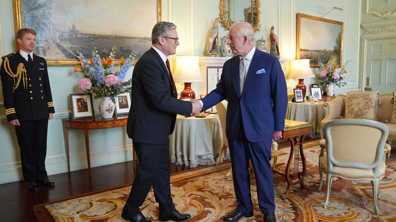 Eντολή σχηματισμού κυβέρνησης πήρε ο Στάρμερ