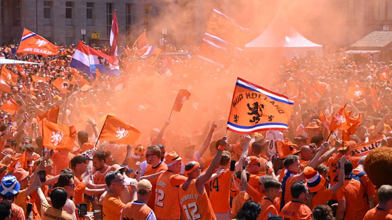 Euro 2024: Οι Ολλανδοί οπαδοί κάνουν… πορτοκαλί τα γερμανικά κάμπινγκ