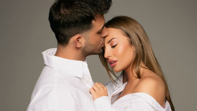 Η Ανδρομάχη μας δείχνει το μονόπετρο που της χάρισε ο Γιώργος Λιβάνης