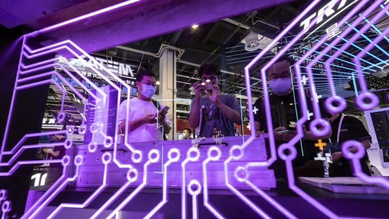 Η Κίνα ξεκινά το μεγαλύτερο συνέδριο τεχνητής νοημοσύνης στη Σαγκάη καθώς ο τεχνολογικός ανταγωνισμός με τις ΗΠΑ οξύνεται