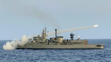 Πολεμικό Ναυτικό: Εντυπωσιακές εικόνες από τις εκπαιδευτικές βολές στο Ιόνιο