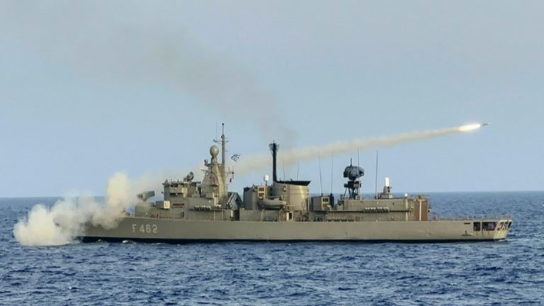 Πολεμικό Ναυτικό: Εντυπωσιακές εικόνες από τις εκπαιδευτικές βολές στο Ιόνιο