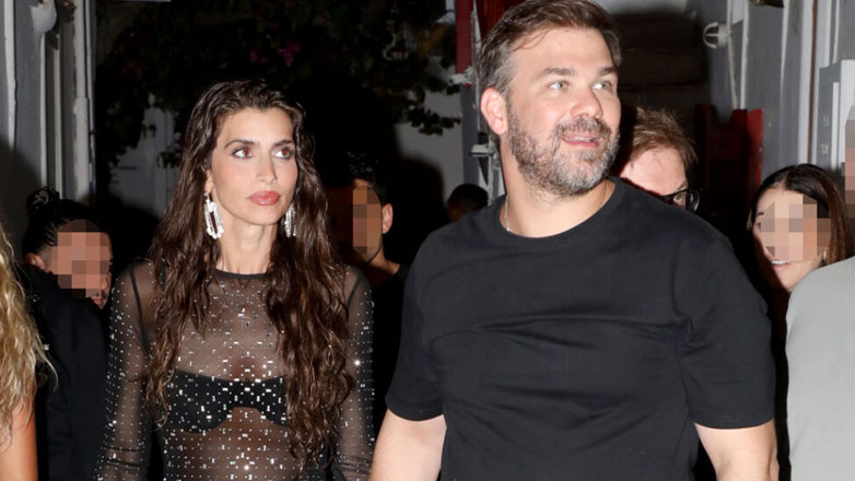 Γιώργος Σαμπάνης – Ιωάννα Σαρρή: Βραδινή έξοδος στα σοκάκια της Μυκόνου για το ερωτευμένο ζευγάρι