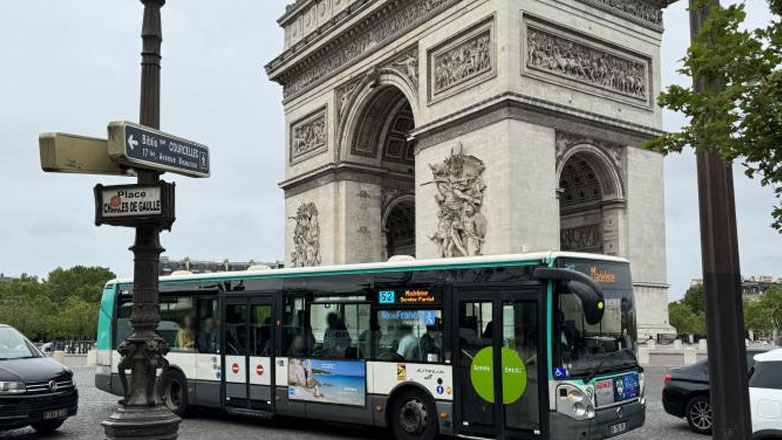 ΕΟΤ: Γέμισαν Ελλάδα οι δρόμοι και το μετρό του Παρισιού