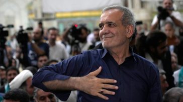 Μασούτ Πεζεσκιάν: Ο μεταρρυθμιστής πρόεδρος του Ιράν που θέλει να τα βάλει με το σκληροπυρηνικό κατεστημένο