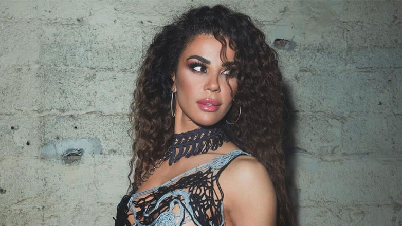 Σόλο στη Μύκονο η εκρηκτική Ειρήνη Παπαδοπούλου