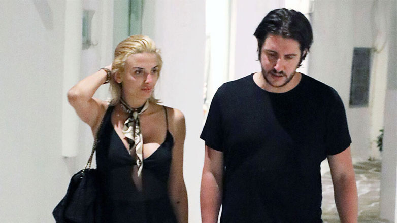 Κατερίνα Λιόλιου: Στη Μύκονο με τον σύντροφό της, Χάρη Παπατζανή – Σπάνια εμφάνιση του ζευγαριού