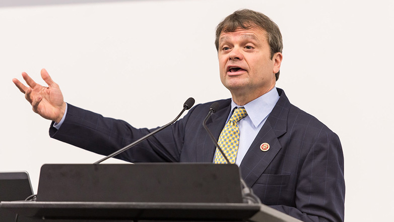 Ακόμα ένας Δημοκρατικός βουλευτής καλεί τον Μπάιντεν να αποσύρει την υποψηφιότητά του