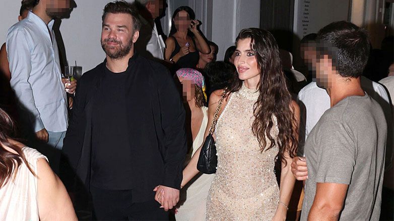 Ιωάννα Σαρρή: Μαγνήτισε τα βλέμματα στη Μύκονο με το διάφανο φόρεμά της