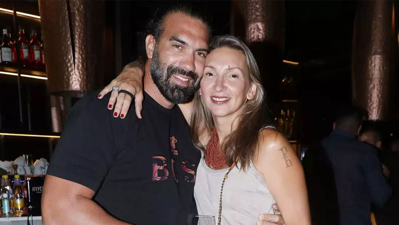 Φανή Χαλκιά: «Ο άντρας μου υπέστη ρήξη ανευρύσματος» – Τι δήλωσε για την έκρηξη στο beach bar του συζύγου της