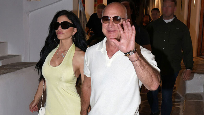 Οι βόλτες του Jeff Bezos και της Lauren Sánchez στα Ματογιάννια της Μυκόνου