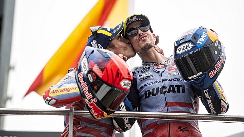 MotoGP: Τα δύο αδέλφια Marquez γράφουν ιστορία με κοινό βάθρο