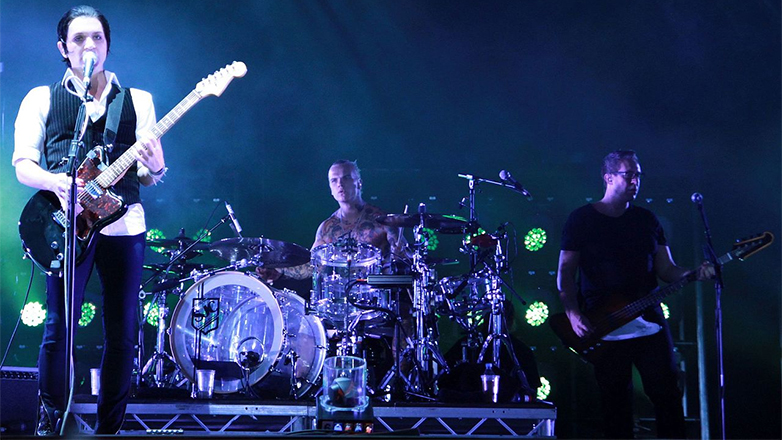 «Αποκτήστε ζωή» λένε οι Placebo σε όσους τους επικρίνουν για συναυλία τους στην Ελβετία