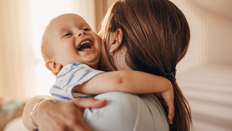 Μητρότητα: Το ο επίδομα επεκτείνεται και σε νέες κατηγορίες εργαζόμενων μητέρων