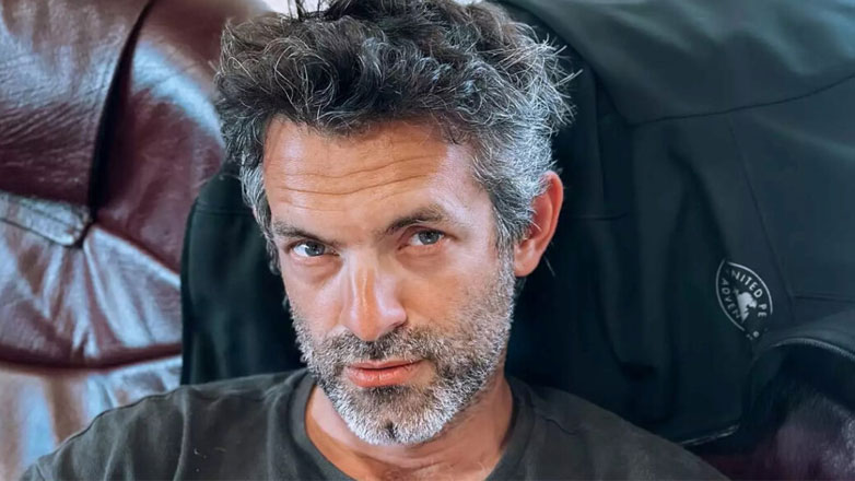 Φίλιππος Μιχόπουλος: Οι νέες του φωτογραφίες με τα παιδιά του Μάξιμο και Σιέννα στη Σαντορίνη