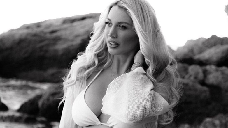 Κωνσταντίνα Σπυροπούλου: Η ασπρόμαυρη φωτογράφιση σε παραλία λίγο πριν γεννήσει το δεύτερο παιδί της