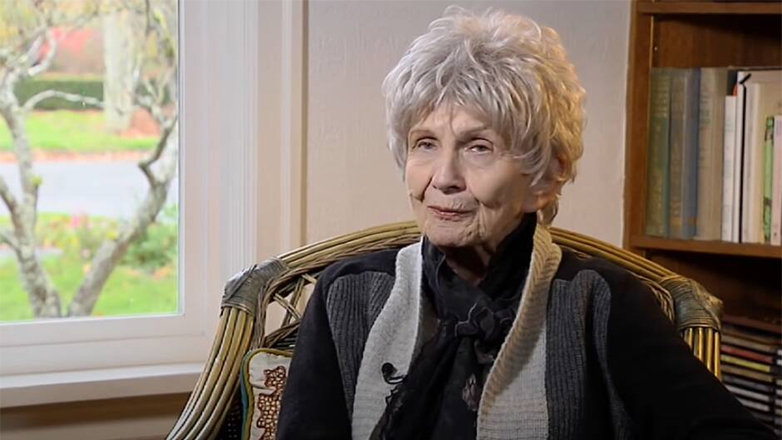 Η κόρη της βραβευμένης με Νόμπελ Άλις Μονρό αποκάλυψε, ότι όταν ήταν παιδί την κακοποιούσε σεξουαλικά ο πατριός της