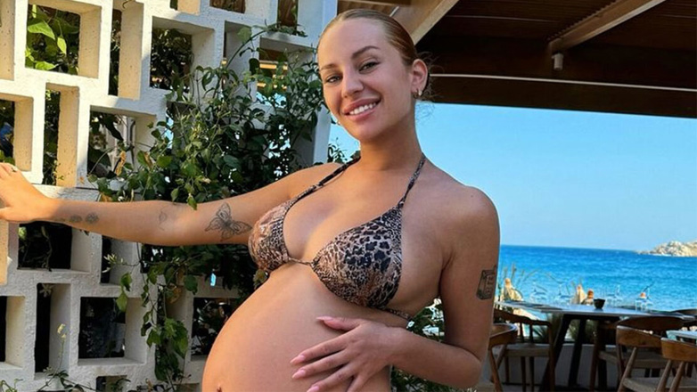 Ανδρομάχη: Η φωτογραφία με μπικίνι λίγο πριν τον ερχομό του γιου της