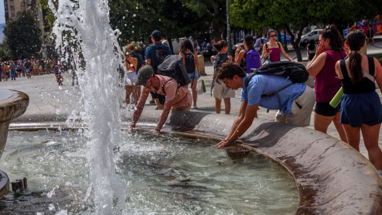 Καιρός: Ισχυρά μελτέμια μέχρι αύριο – Επιμένουν τα 40άρια