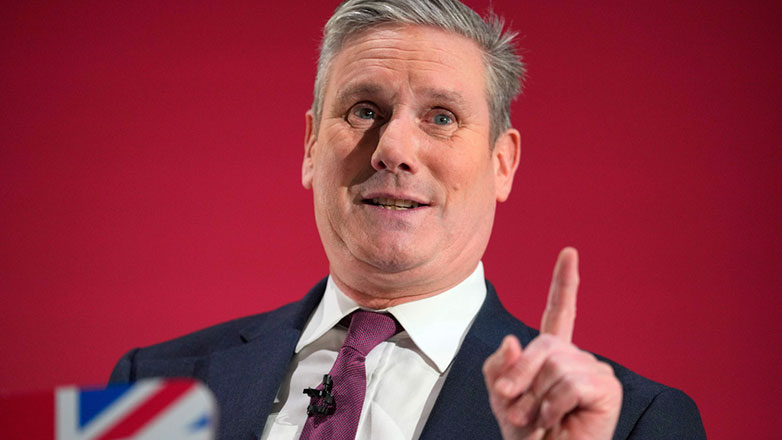 Βρετανία: Ο πρωθυπουργός Στάρμερ δεσμεύεται να αυξήσει τις αμυντικές δαπάνες στο 2,5% του ΑΕΠ