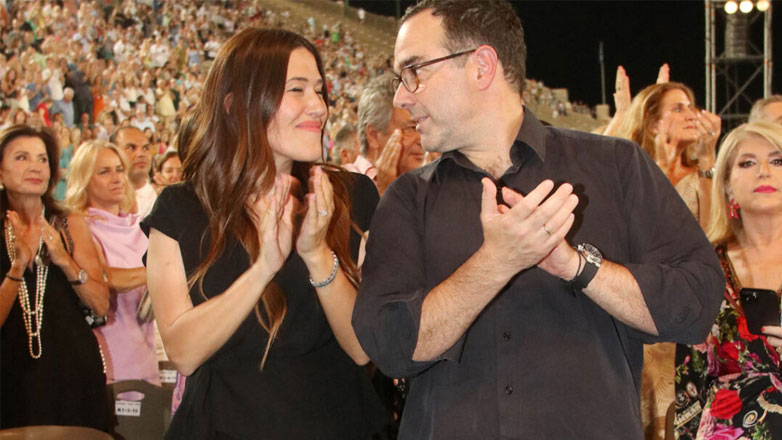 Θοδωρής Κυριακού: Σπάνια βραδινή έξοδος για τον ισχυρό άντρα του ΑΝΤ1 και τη σύζυγό του – Ποια είναι η Δήμητρα Μπιθαρά