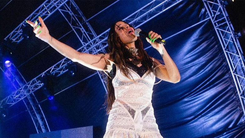 Μαρίνα Σάττι: Δάκρυσε στη συναυλία της στη Θεσσαλονίκη όταν ερμήνευσε το τραγούδι που έχει γράψει για τον πατέρα της