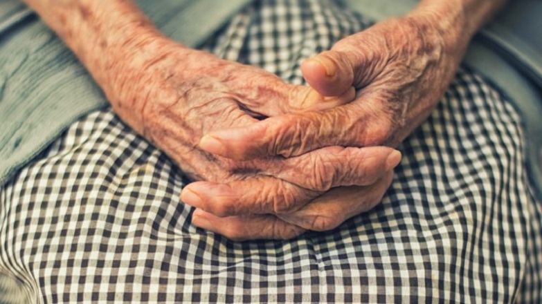 Ζήτησε panic button για προστασία από το γιό της