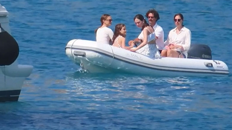 Natalie Portman: Η επίσκεψη στα Κουφονήσια με σκάφος μετά τον χωρισμό της