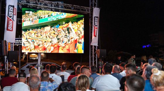 Μουσικές αφιερώσεις σε παίκτες του Ευρωπαϊκού και απαντήσεις σε καυτά ερωτήματα στη διάρκεια του ημιτελικού Ισπανία-Γαλλία