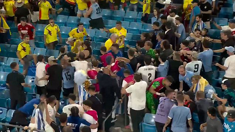 «Ξύλο και των γονέων» ανάμεσα σε παίκτες της Ουρουγουάης και οπαδούς στις εξέδρες