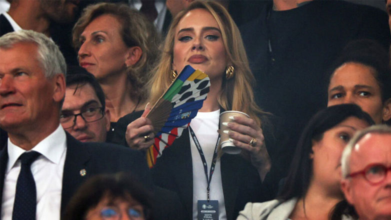 Έξαλλη η Adele στις κερκίδες του Euro – Η στιγμή που φωνάζει «σκάσε» σε οπαδό που έγινε viral