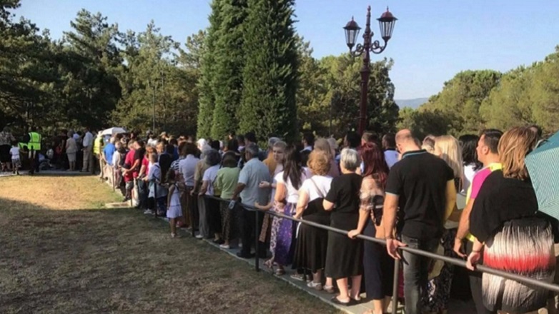 Χιλιάδες πιστοί στον τάφο του Αγίου Παϊσίου για τα 30 χρόνια από το θάνατό του
