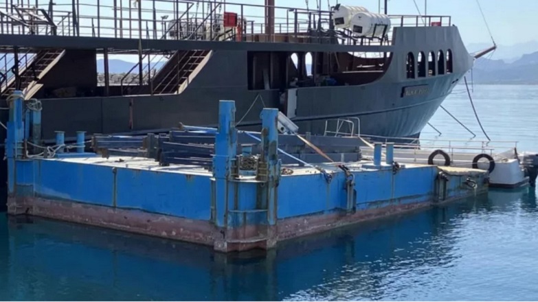 Έφτασε η πλωτή εξέδρα στο Μπάλο