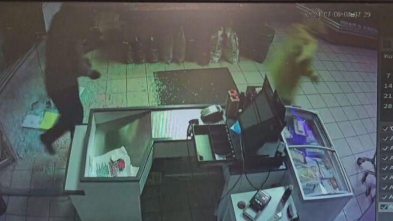 Βίντεο – ντοκουμέντο: Διαρρήκτες άρπαξαν χρηματοκιβώτιο με 16.000 ευρώ από κρεοπωλείο στις Αχαρνές