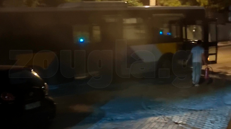 Τρόμος για επιβάτες σε λεωφορείο του ΟΑΣΑ – Κινδύνευσαν όταν γέμισε καπνούς