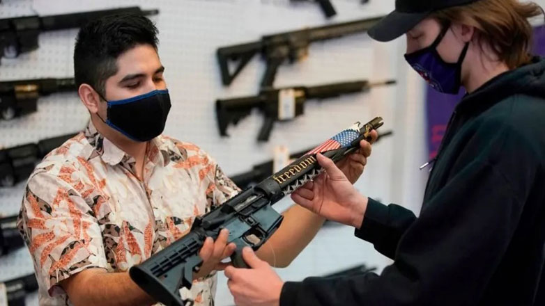 AR-15: Το φονικό όπλο του δράστη και γιατί είναι τόσο δημοφιλές στις ΗΠΑ