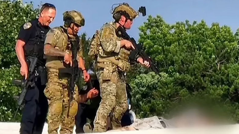 Εκρηκτικοί μηχανισμοί βρέθηκαν στο όχημα του άνδρα που πυροβόλησε τον Τραμπ