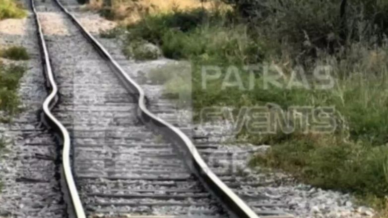 Πάτρα: Απίστευτες εικόνες από τις γραμμές του προαστιακού που στράβωσαν από τη ζέστη