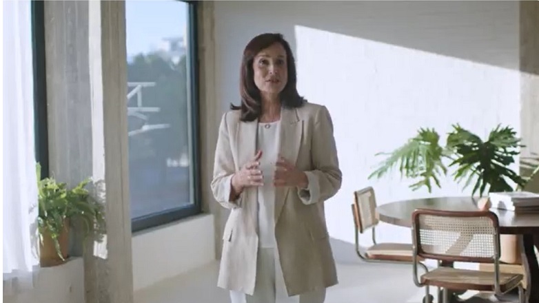 Την υποψηφιότητά της για την ηγεσία του ΠΑΣΟΚ ανακοίνωσε η Άννα Διαμαντοπούλου