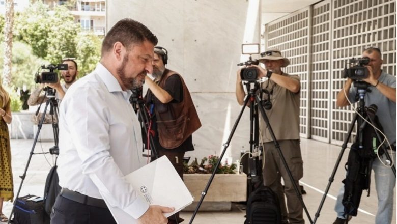 Μήνυση για το κύκλωμα εκβιαστών της Νάνσυ κατέθεσε ο Νίκος Χαρδαλιάς Μήνυση για το κύκλωμα εκβιαστών της Νάνσυ κατέθεσε ο Νίκος Χαρδαλιάς