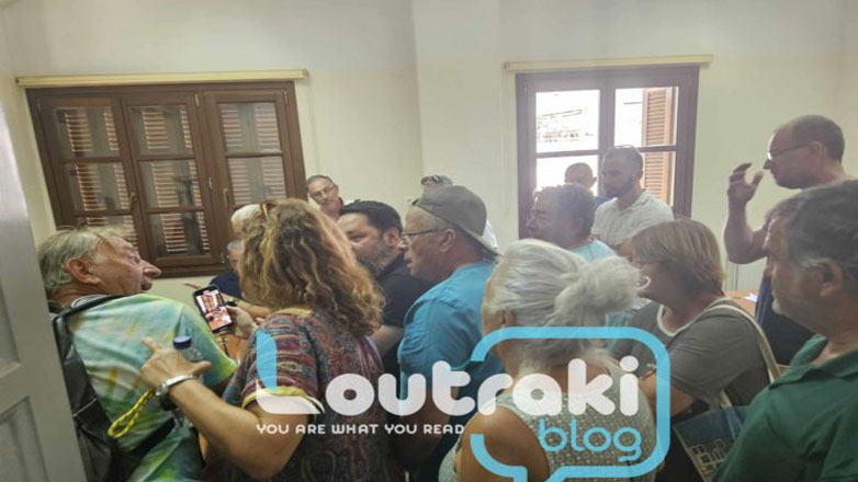 Χωρίς νερό το Λουτράκι – Αγανακτισμένοι πολίτες «μπούκαραν» στη ΔΕΥΑ