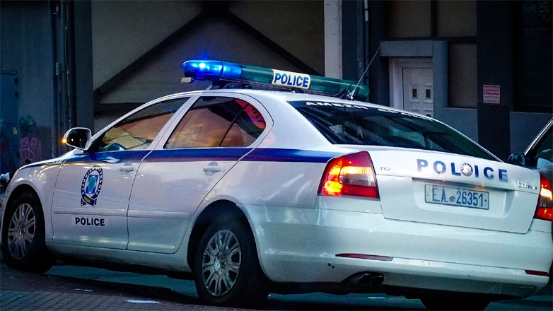 Αστυνομικοί βρήκαν 3χρονο παιδί να περιπλανιέται στους δρόμους