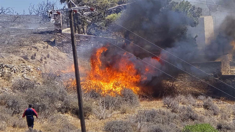 Φωτιά στη Σύρο